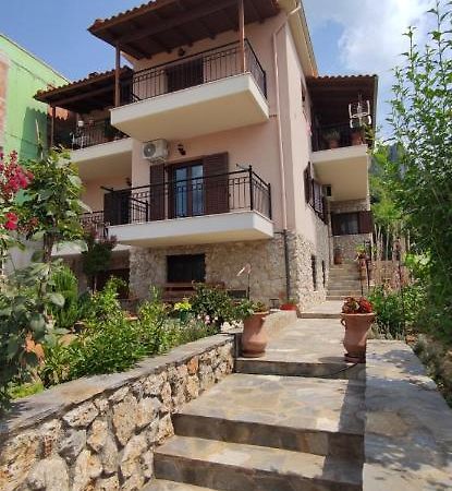 Panos Luxury Suites Kalambaka Exterior foto